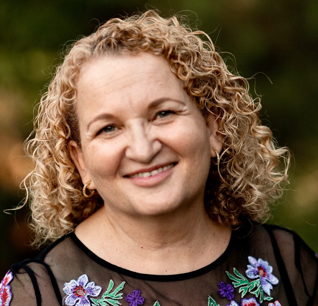 Ilana R. Wieder is a picture book developmental editor and author with particular interest and expertise in Jewish culture and Jewish picture books